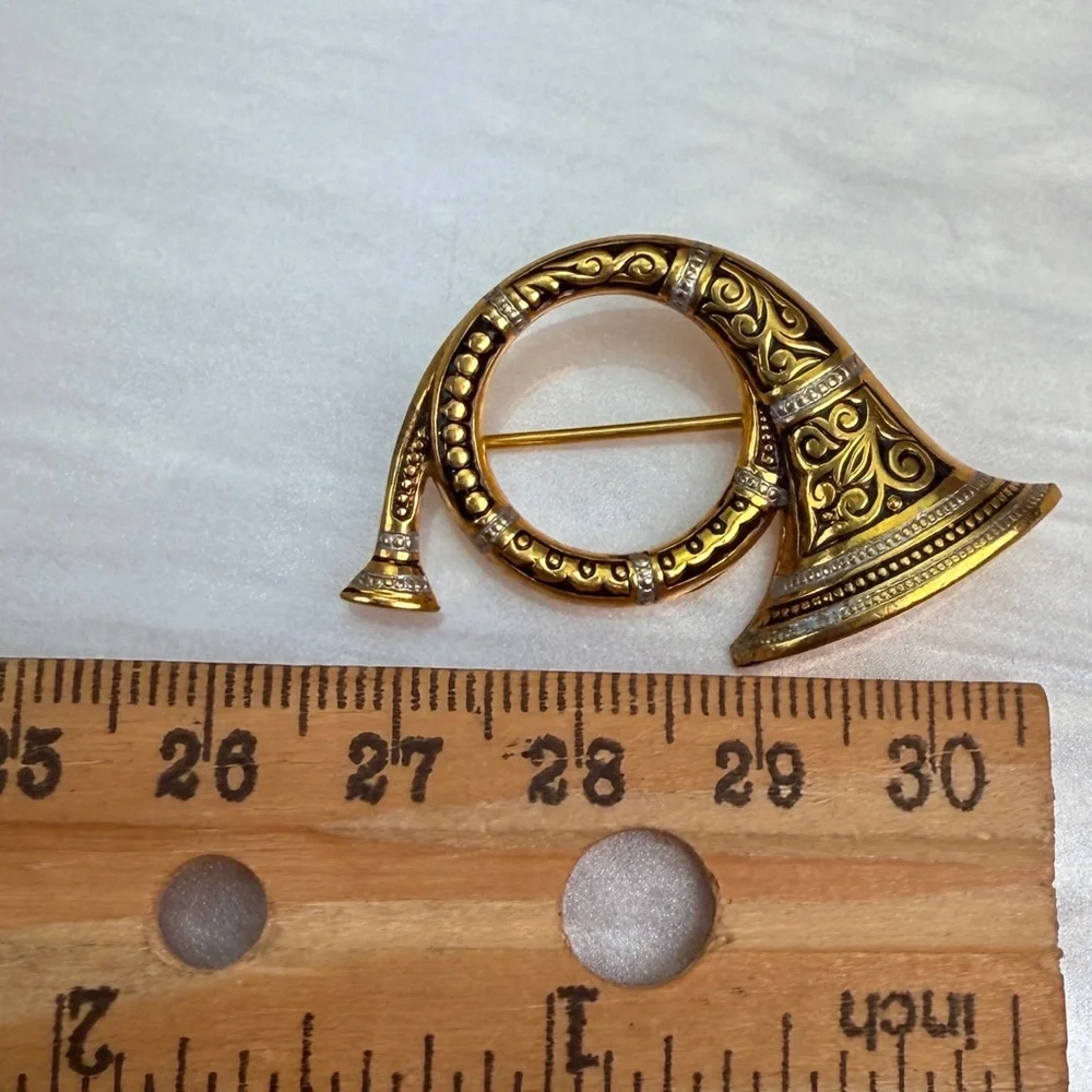 Vintage, goldtone, etched horn, brooch, pin